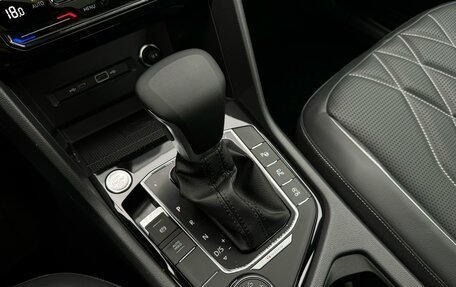 Volkswagen Tiguan II, 2023 год, 4 499 000 рублей, 20 фотография