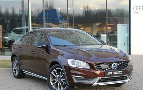 Volvo S60 Cross Country, 2015 год, 1 695 000 рублей, 3 фотография