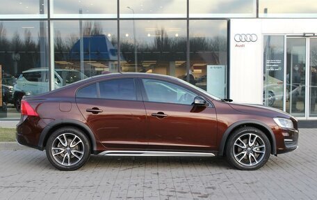 Volvo S60 Cross Country, 2015 год, 1 695 000 рублей, 4 фотография