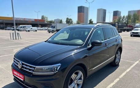 Volkswagen Tiguan II, 2018 год, 2 750 000 рублей, 1 фотография