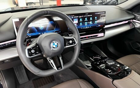 BMW 5 серия, 2025 год, 7 890 000 рублей, 13 фотография