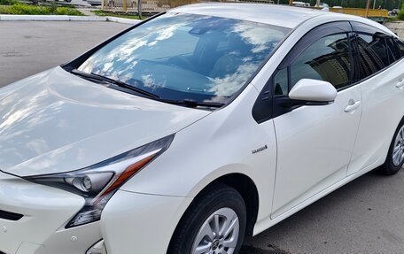 Toyota Prius IV XW50, 2016 год, 1 650 000 рублей, 3 фотография