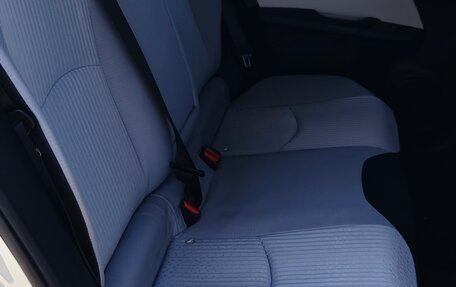 Toyota Prius IV XW50, 2016 год, 1 650 000 рублей, 11 фотография