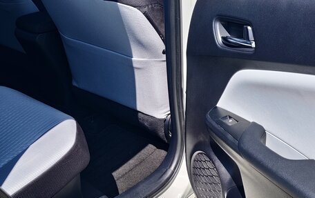 Toyota Prius IV XW50, 2016 год, 1 650 000 рублей, 15 фотография