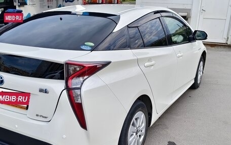 Toyota Prius IV XW50, 2016 год, 1 650 000 рублей, 5 фотография