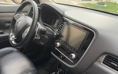 Mitsubishi Outlander III рестайлинг 3, 2020 год, 2 900 000 рублей, 8 фотография