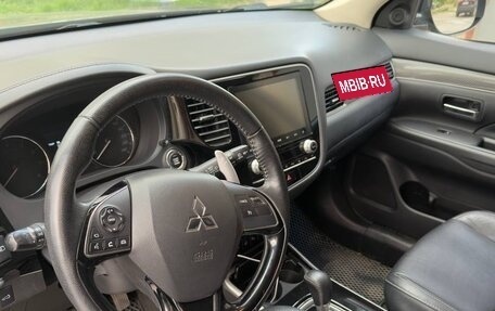 Mitsubishi Outlander III рестайлинг 3, 2020 год, 2 900 000 рублей, 7 фотография
