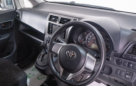 Toyota Ractis II, 2011 год, 899 000 рублей, 6 фотография