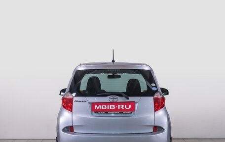 Toyota Ractis II, 2011 год, 899 000 рублей, 3 фотография