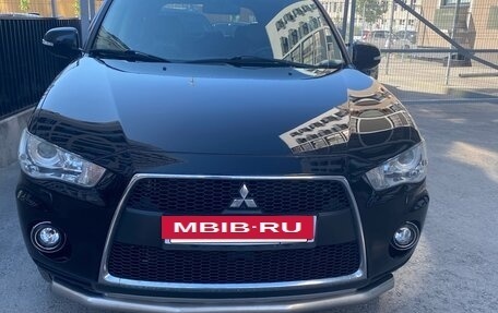 Mitsubishi Outlander III рестайлинг 3, 2011 год, 1 130 000 рублей, 2 фотография