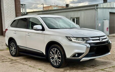 Mitsubishi Outlander III рестайлинг 3, 2016 год, 1 880 000 рублей, 6 фотография