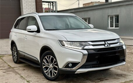 Mitsubishi Outlander III рестайлинг 3, 2016 год, 1 880 000 рублей, 2 фотография