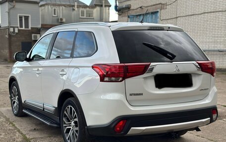 Mitsubishi Outlander III рестайлинг 3, 2016 год, 1 880 000 рублей, 8 фотография
