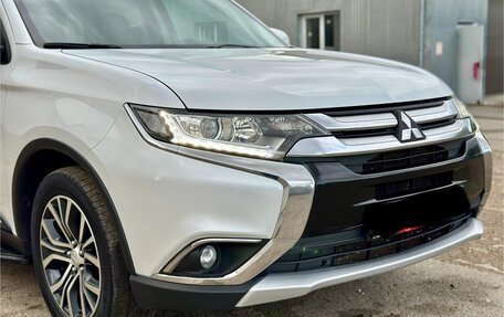 Mitsubishi Outlander III рестайлинг 3, 2016 год, 1 880 000 рублей, 11 фотография