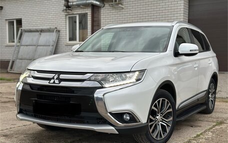 Mitsubishi Outlander III рестайлинг 3, 2016 год, 1 880 000 рублей, 3 фотография
