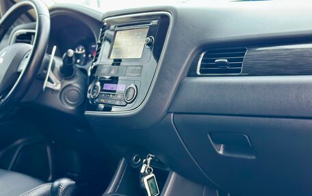Mitsubishi Outlander III рестайлинг 3, 2016 год, 1 880 000 рублей, 22 фотография