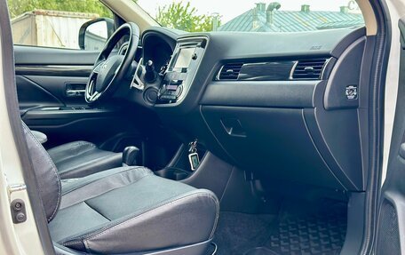 Mitsubishi Outlander III рестайлинг 3, 2016 год, 1 880 000 рублей, 18 фотография