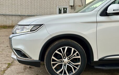 Mitsubishi Outlander III рестайлинг 3, 2016 год, 1 880 000 рублей, 33 фотография
