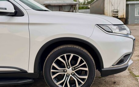 Mitsubishi Outlander III рестайлинг 3, 2016 год, 1 880 000 рублей, 34 фотография