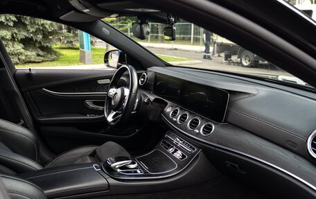 Mercedes-Benz E-Класс, 2019 год, 3 230 000 рублей, 10 фотография