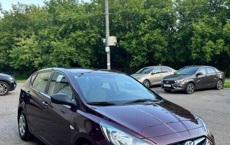 Hyundai Solaris II рестайлинг, 2013 год, 800 000 рублей, 5 фотография