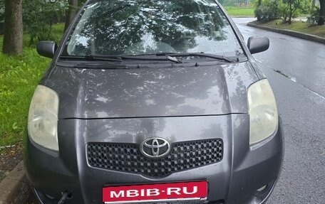 Toyota Yaris III рестайлинг, 2008 год, 360 000 рублей, 1 фотография