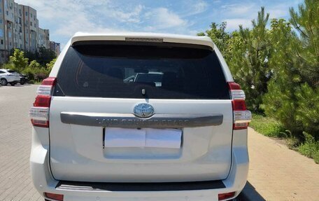 Toyota Land Cruiser Prado 150 рестайлинг 2, 2014 год, 3 650 000 рублей, 15 фотография