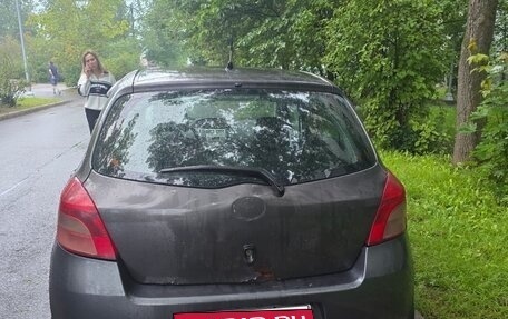 Toyota Yaris III рестайлинг, 2008 год, 360 000 рублей, 2 фотография
