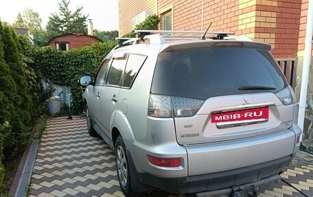 Mitsubishi Outlander III рестайлинг 3, 2010 год, 1 050 000 рублей, 2 фотография