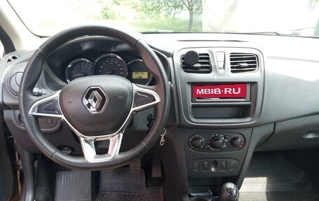 Renault Logan II, 2019 год, 900 000 рублей, 9 фотография