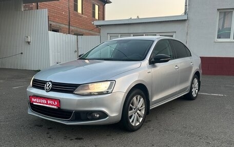 Volkswagen Jetta VI, 2013 год, 1 150 000 рублей, 2 фотография