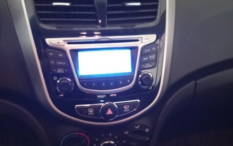 Hyundai Solaris II рестайлинг, 2012 год, 1 150 000 рублей, 9 фотография