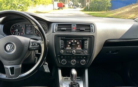 Volkswagen Jetta VI, 2012 год, 999 999 рублей, 13 фотография