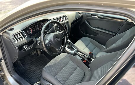 Volkswagen Jetta VI, 2012 год, 999 999 рублей, 14 фотография