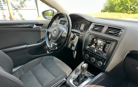 Volkswagen Jetta VI, 2012 год, 999 999 рублей, 18 фотография