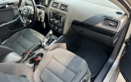 Volkswagen Jetta VI, 2012 год, 999 999 рублей, 19 фотография