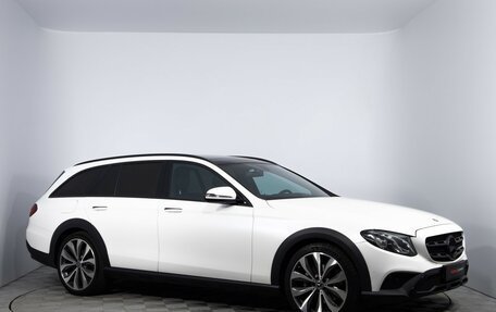 Mercedes-Benz E-Класс, 2018 год, 2 870 000 рублей, 3 фотография