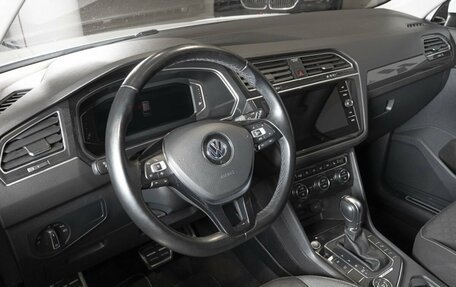Volkswagen Tiguan II, 2019 год, 2 495 200 рублей, 3 фотография