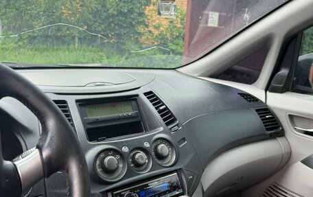Mitsubishi Grandis, 2007 год, 550 000 рублей, 13 фотография