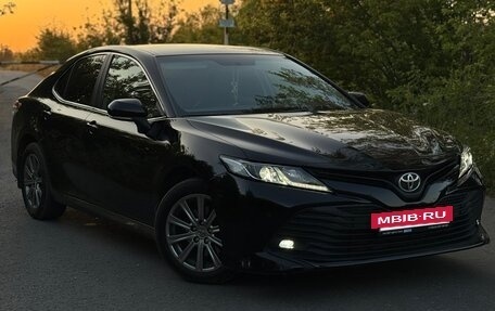 Toyota Camry, 2019 год, 1 850 000 рублей, 2 фотография