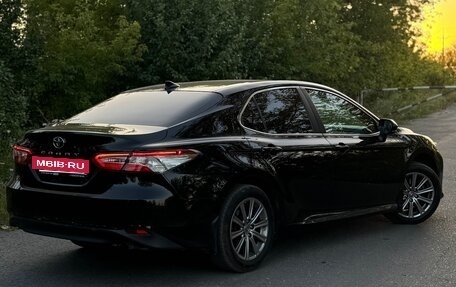 Toyota Camry, 2019 год, 1 850 000 рублей, 6 фотография
