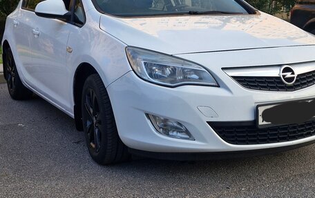 Opel Astra J, 2010 год, 610 000 рублей, 3 фотография