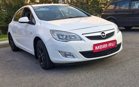 Opel Astra J, 2010 год, 610 000 рублей, 2 фотография