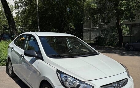 Hyundai Solaris II рестайлинг, 2012 год, 610 000 рублей, 4 фотография