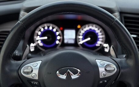 Infiniti QX70, 2016 год, 2 495 000 рублей, 34 фотография