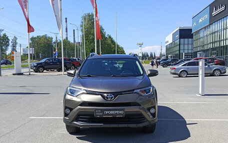 Toyota RAV4, 2017 год, 2 325 000 рублей, 2 фотография