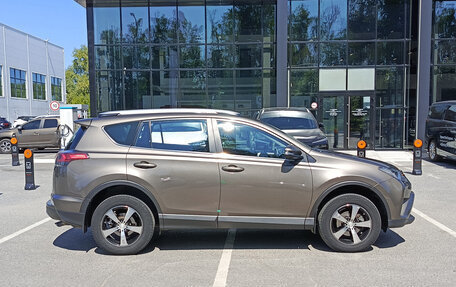 Toyota RAV4, 2017 год, 2 325 000 рублей, 4 фотография