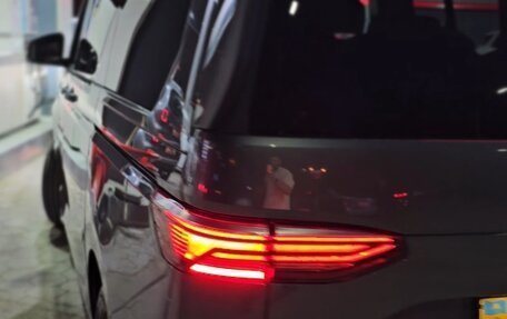 Volkswagen Multivan, 2022 год, 7 100 000 рублей, 2 фотография