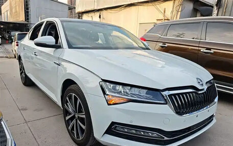 Skoda Superb III рестайлинг, 2022 год, 1 523 000 рублей, 3 фотография