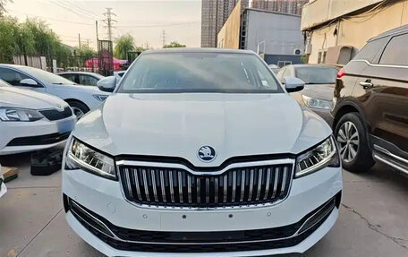 Skoda Superb III рестайлинг, 2022 год, 1 523 000 рублей, 2 фотография